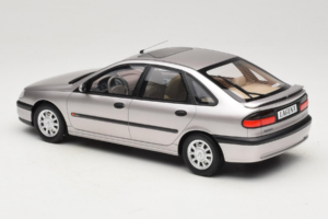 Renault Laguna V6 3.0 Baccara Opal Grey Otto 1:18 OT1185 Résine — image 5 sur 6