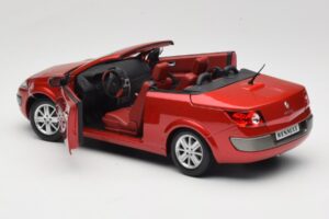Renault Megane Mk1 CC Rouge Solido 1:18 8152 Métal Moulé — image 5 sur 8