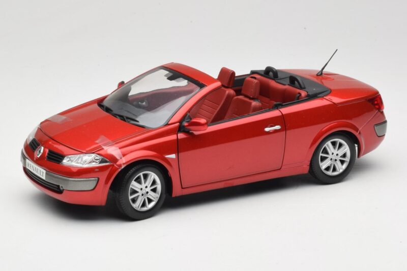 Renault Megane Mk1 CC Rouge Solido 1:18 8152 Métal Moulé