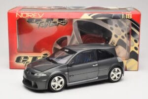 Renault Megane Mk2 RS Vampire Grey Norev 1:18 185101 Métal Moulé — image 8 sur 8