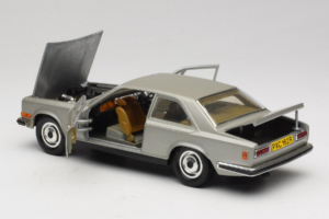 Rolls-Royce Camargue Argent Diamond Edition Bburago 1:18 3001-M3 Métal Moulé — image 5 sur 8