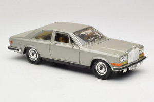 Rolls-Royce Camargue Argent Diamond Edition Bburago 1:18 3001-M3 Métal Moulé — image 6 sur 8