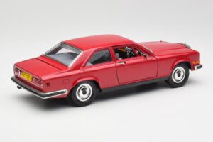 Rolls-Royce Camargue Rouge Bburago 1:22 3001 Métal Moulé — image 3 sur 8