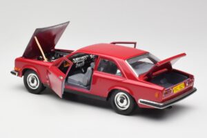 Rolls-Royce Camargue Rouge Bburago 1:22 3001 Métal Moulé — image 5 sur 8