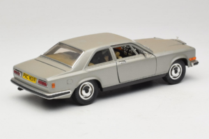Rolls-Royce Camargue Argent Bburago 1:18 3001-M2 Métal Moulé — image 3 sur 8