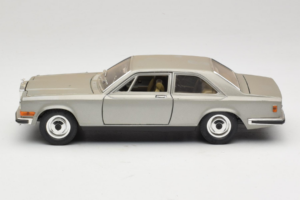 Rolls-Royce Camargue Argent Bburago 1:18 3001-M2 Métal Moulé — image 4 sur 8