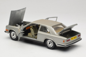Rolls-Royce Camargue Argent Bburago 1:18 3001-M2 Métal Moulé — image 5 sur 8