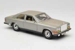Rolls-Royce Camargue Argent Bburago 1:18 3001-M2 Métal Moulé — image 6 sur 8