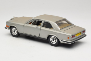 Rolls-Royce Camargue Argent Bburago 1:18 3001-M2 Métal Moulé — image 7 sur 8