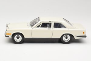 Rolls-Royce Camargue Blanc Bburago 1:22 3001-M1 Métal Moulé — image 4 sur 8