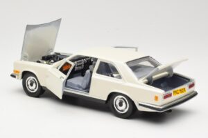 Rolls-Royce Camargue Blanc Bburago 1:22 3001-M1 Métal Moulé — image 5 sur 8