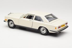 Rolls-Royce Camargue Blanc Bburago 1:22 3001-M1 Métal Moulé — image 7 sur 8