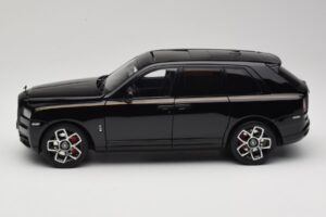Rolls-Royce Cullinan Noir Avec Gold Coachline & Shadow Wheels OEM 1:18 028-15A Métal Moulé — image 4 sur 8