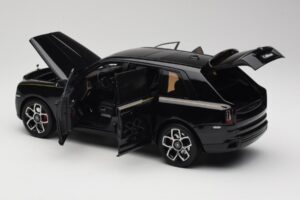 Rolls-Royce Cullinan Noir Avec Gold Coachline & Shadow Wheels OEM 1:18 028-15A Métal Moulé — image 5 sur 8