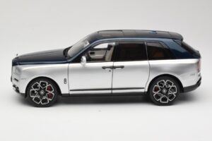 Rolls-Royce Cullinan Bleu & Argent Bicolore OEM 1:18 028-16B Métal Moulé — image 4 sur 8