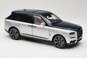 Rolls-Royce Cullinan Bleu & Argent Bicolore OEM 1:18 028-16B Métal Moulé — image 6 sur 8
