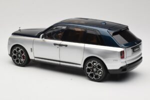 Rolls-Royce Cullinan Bleu & Argent Bicolore OEM 1:18 028-16B Métal Moulé — image 7 sur 8