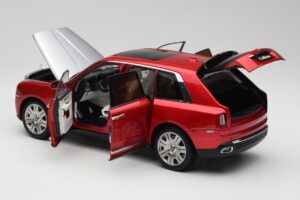Rolls-Royce Cullinan Rouge Avec Shadow Wheels OEM 1:18 028-18A Métal Moulé — image 5 sur 8
