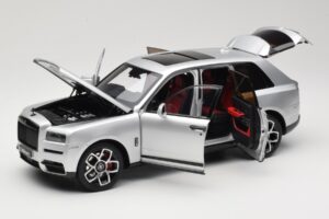 Rolls-Royce Cullinan Argent Avec Shadow Wheels OEM 1:18 028-16A Métal Moulé — image 2 sur 8
