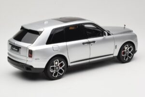 Rolls-Royce Cullinan Argent Avec Shadow Wheels OEM 1:18 028-16A Métal Moulé — image 3 sur 8