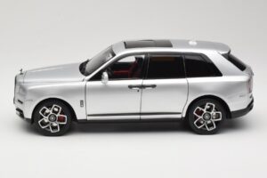 Rolls-Royce Cullinan Argent Avec Shadow Wheels OEM 1:18 028-16A Métal Moulé — image 4 sur 8