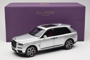 Rolls-Royce Cullinan Argent Avec Shadow Wheels OEM 1:18 028-16A Métal Moulé — image 8 sur 8