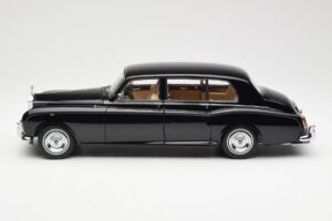 Rolls-Royce Phantom VI EWB Noir Kyosho 1:18 08905BK Métal Moulé — image 4 sur 8