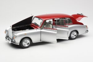 Rolls-Royce Phantom VI Argent Rouge Kyosho 1:18 08905SR Métal Moulé — image 2 sur 8