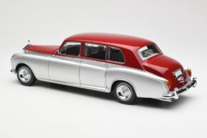 Rolls-Royce Phantom VI Argent Rouge Kyosho 1:18 08905SR Métal Moulé — image 7 sur 8