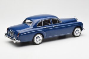 Rolls-Royce Silver Cloud III Flying Spur Mulliner RHD Bleu Foncé MCG 1:18 MCG18124 Métal Moulé — image 2 sur 6