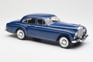 Rolls-Royce Silver Cloud III Flying Spur Mulliner RHD Bleu Foncé MCG 1:18 MCG18124 Métal Moulé — image 4 sur 6