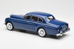 Rolls-Royce Silver Cloud III Flying Spur Mulliner RHD Bleu Foncé MCG 1:18 MCG18124 Métal Moulé — image 5 sur 6
