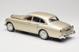 Rolls-Royce Silver Cloud III Flying Spur H.J. Mulliner Or MCG 1:18 MCG18058 Métal Moulé — image 5 sur 6