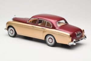 Rolls-Royce Silver Cloud III Flying Spur H.J. Mulliner Rouge & Or MCG 1:18 MCG18132 Métal Moulé — image 5 sur 6