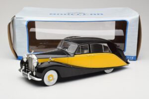 Rolls-Royce Silver Wraith Empress by Hooper Noir & Jaune MCG 1:18 MCG18066 Métal Moulé — image 6 sur 6