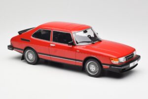 Saab 900 GL Rouge MCG 1:18 MCG18340 Métal Moulé — image 2 sur 6