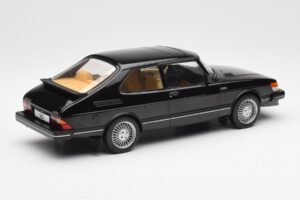 Saab 900 Turbo Noir MCG 1:18 MCG18338 Métal Moulé — image 2 sur 6