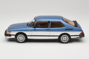 Saab 900 Turbo Blue Metallic MCG 1:18 MCG18261MCW Métal Moulé — image 3 sur 6
