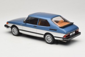 Saab 900 Turbo Blue Metallic MCG 1:18 MCG18261MCW Métal Moulé — image 5 sur 6