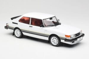Saab 900 Turbo Blanc MCG 1:18 MCG18339 Métal Moulé — image 4 sur 6