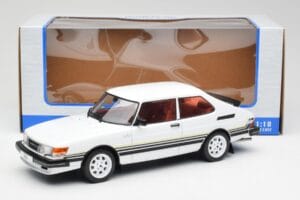 Saab 900 Turbo Blanc MCG 1:18 MCG18339 Métal Moulé — image 6 sur 6