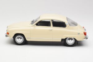 Saab 96 V4 Beige MCG 1:18 MCG18059 Métal Moulé — image 3 sur 6