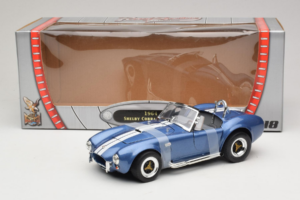 Shelby Cobra 427 S/C Bleu Bande Blanche Road Signature 1:18 92058-P2 Métal Moulé — image 6 sur 6