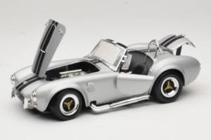 Shelby Cobra 427S/C Argent Avec Rayures Noires Road Signature 1:18 92058 Métal Moulé — image 2 sur 8