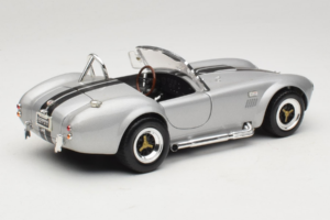 Shelby Cobra 427S/C Argent Avec Rayures Noires Road Signature 1:18 92058 Métal Moulé — image 3 sur 8