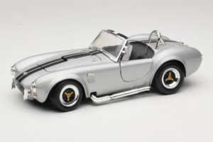 Shelby Cobra 427S/C Argent Avec Rayures Noires Road Signature 1:18 92058 Métal Moulé