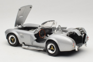 Shelby Cobra 427S/C Argent Avec Rayures Noires Road Signature 1:18 92058 Métal Moulé — image 5 sur 8