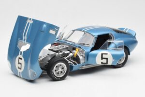 Shelby Cobra Daytona Coupe #5 D. Gurney / B. Bondurant 24 Hours of Le Mans 1964 Exoto 1:18 135190555498 Métal Moulé — image 2 sur 8