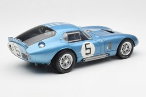 Shelby Cobra Daytona Coupe #5 D. Gurney / B. Bondurant 24 Hours of Le Mans 1964 Exoto 1:18 135190555498 Métal Moulé — image 3 sur 8