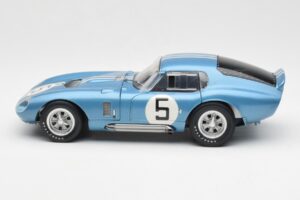 Shelby Cobra Daytona Coupe #5 D. Gurney / B. Bondurant 24 Hours of Le Mans 1964 Exoto 1:18 135190555498 Métal Moulé — image 4 sur 8